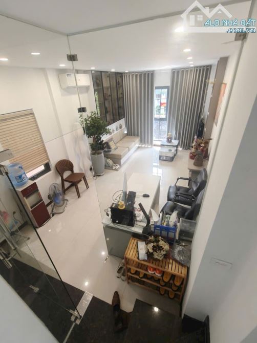 Duy nhất căn 7 tầng thang máy lô góc Mặt Phố Cát Linh, full nội thất, cực đẹp. Giá 24 tỷ - 5