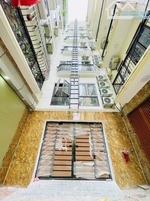 Siêu phẩm CHDV Vương Thừa Vũ. 70m2 8 tầng 24 phòng 140 triệu tháng 7% - 5