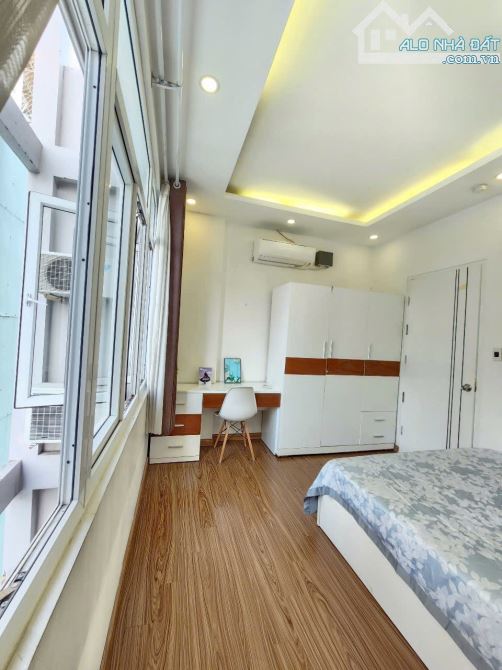 CĂN HỘ TÁCH BẾP FULL NỘI THẤT CỬA SỔ CỰC RỘNG NGAY VỊ TRÍ QUẬN 1 - 5