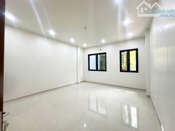 Quan Thổ 3 - Mặt ngõ thông kinh doanh - Ba gác phi - 50m ra mặt phố - Thang máy nhập khẩu - 5