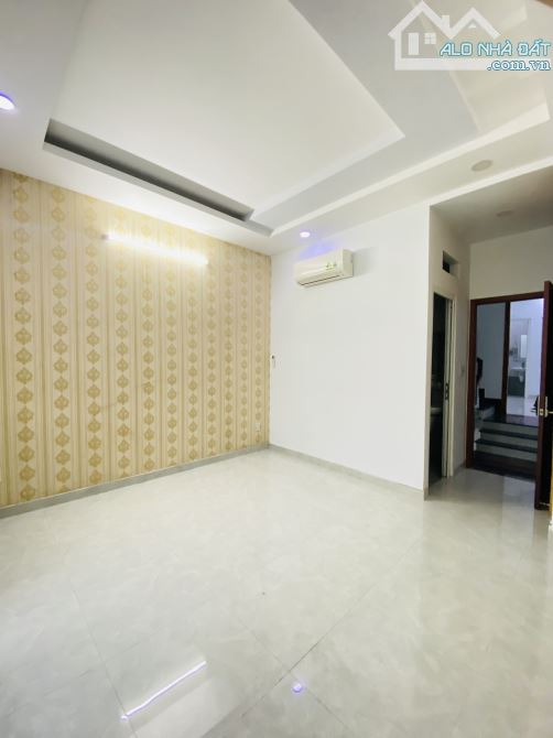 Bán Nhà Gần Emart PHAN HUY ÍCH, Hẻm 4.5m, 4m❌14m, 5 tầng, Sân thượng, 7 Tỷ x - 5