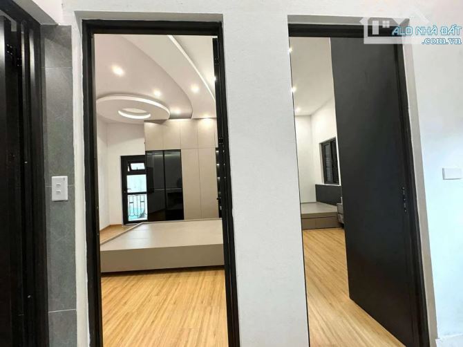 Bán nhà Đội Cấn, full nội thất, DT: 37/40m, 4 tầng - 5