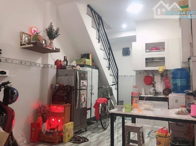 BÁN NHÀ NGUYỄN SƠN -30M2-2 TẦNG -HXH-SÁT MẶT TIỀN LỚN -NHỈNH 3TỶ - 5