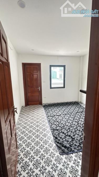 BÁN NHÀ NGÕ Ô TÔ ĐÊ LA THÀNH, ĐỐNG ĐA, THANG MÁY, 43M2 x 5 tầng, MẶT TIỀN 4m chỉ 11.2 tỷ - 5