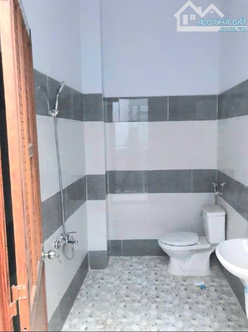 NHÀ 2 TẦNG SÁT MẶT TIỀN ĐẶNG THÚC VỊNH-HÓC MÔN-XE HƠI TỚI NHÀ-NGANG 5M6-NỞ HẬU-CHỈ 4,8 TỶ - 5