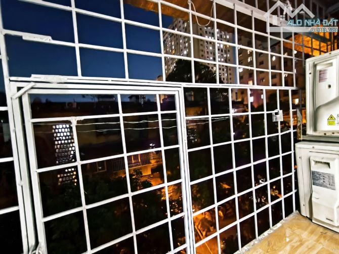 Bán căn tập thể Minh Khai Hai Bà Trưng,ô tô đỗ cửa,tặng full nội thất,sổ riêng,nhỉnh 2 tỷ - 5