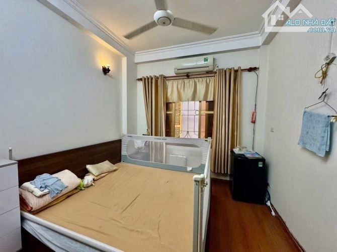 NGUYỄN XUÂN KHOÁT BẮC TỪ LIÊM NHÀ CẤP 4 HAI THOÁNG VĨA HÈ 15M 180M MẶT TIỀN 10M GIÁ 81 TỶ - 5