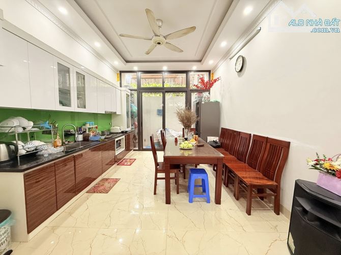 BÁN NHÀ NGUYỄN KHÁNH TOÀN - TRUNG TÂM CẦU GIẤY - 20M RA MẶT PHỐ - NGÕ THÔNG TỨ TUNG. - 5