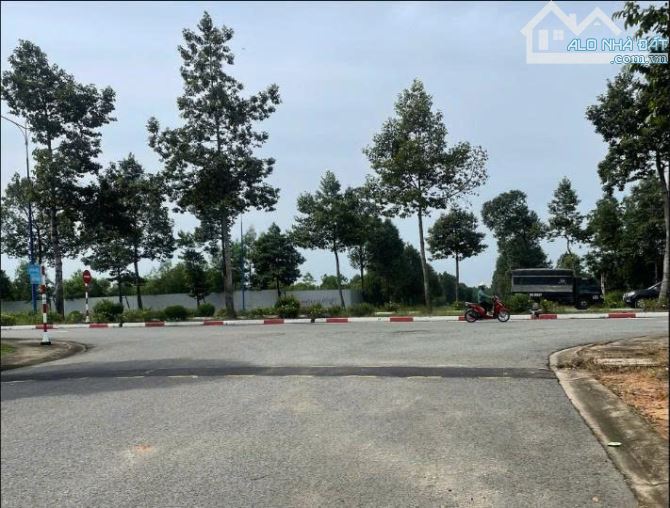 CHÍNH CHỦ  BÁN GẤP LÔ  ĐẤT MẶT TIỀN VÀNH ĐAI 4 - BÌNH DƯƠNG( CŨ ) Nay thuộc Tp Hồ Chí Minh - 5