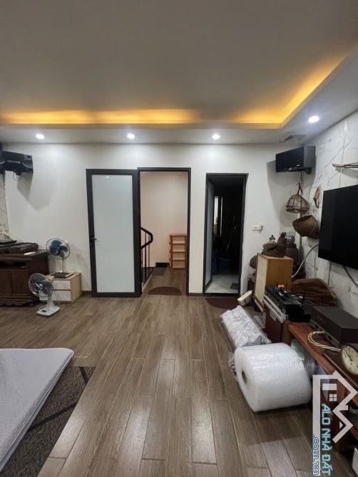 Ô tô tới cửa nhà đẹp ở ngay 40m x 5 tầng , ngõ 67 Nguyễn văn cừ giá 8.x tỷ - 5