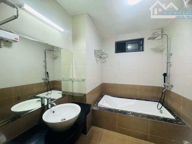 BÁN NHÀ TRUNG PHỤNG ĐỐNG ĐA 37m 5Tầng Mt 8m GIÁ 8.2 TỶ NGÕ NÔNG KINH DOANH. - 5