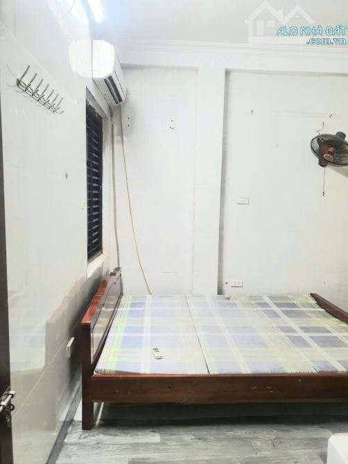 Chuyển công tác bán rẻ ! DT100m2, 5 tầng ,Vũ Ngọc Phan, Cthuê 65tr/ Th - 5
