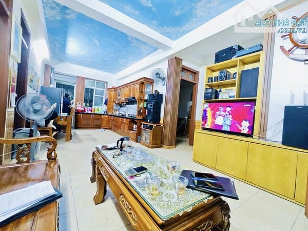 Chung cư Bộ Tư lệnh đặc công Vĩnh Quỳnh. DT: 85.7m, 3 ngủ, 2 VS, Khách bếp, giá 4.3 tỷ - 5