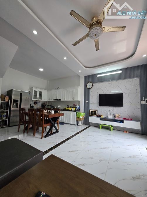 CHÍNH CHỦ Bán Nhà Mới Xây 2024 - Phố Đông Thiên - Hoàng Mai - 42,5M2 - 5 Tâng -  Mt 5.6M - 5