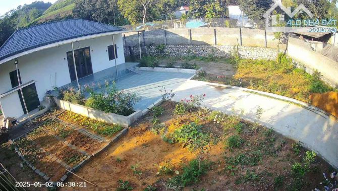 BÁN ĐẤT TẶNG NHÀ KHUÔN VIÊN SẴN Ở DT 696M CÁCH HN 55KM GIÁ 2.X TY - 5