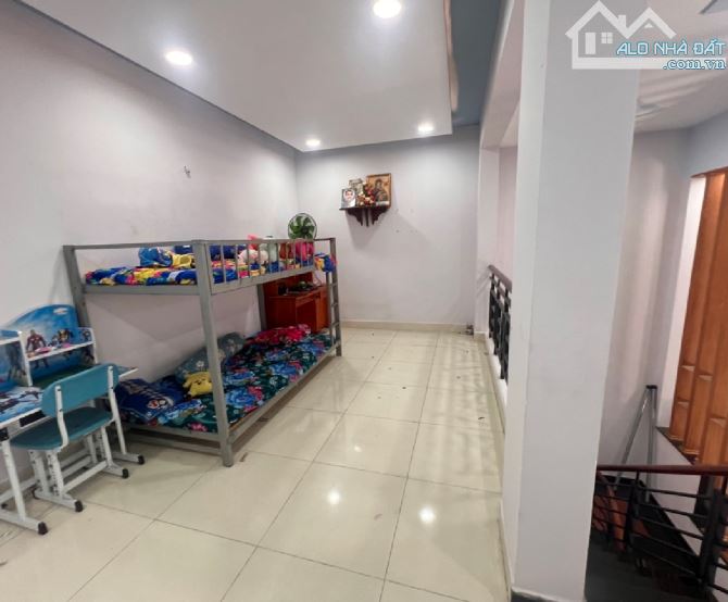 NHÀ HXH NGAY CHỢ GẤU - ĐÔNG THẠNH -HÓC MÔN- 97M2 NGANG 5,7M- 5,2 TY TL - 5