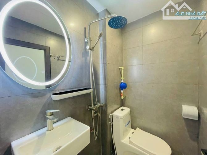 SIÊU HIẾM - CCMN - HOÀNG CẦU - TRẦN QUANG DIỆU - CHỈ 2X TỈ - DTV90M X 8 TẦNG - 17 PHÒNG KK - 5