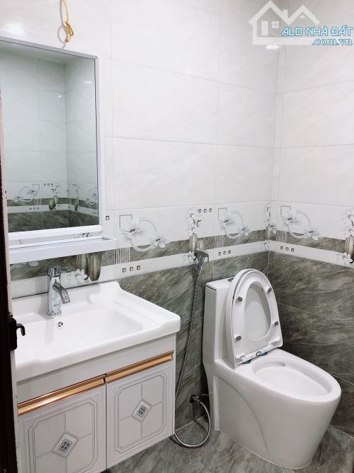 Bán nhà Ngõ 118  phố Nguyễn Khánh Toàn, 38m², 5 tầng,ô tô đỗ cửa, 2 mặt thoáng, nhỉnh 8 tỷ - 5