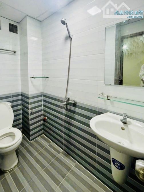 CHDV 13 PHÒNG- LÊ QUANG ĐỊNH- 6 TẦNG- NGANG 5M, NỞ HẬU- 15,x TỶ - 5
