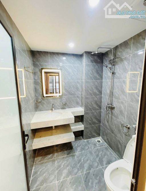 Bán nhà Việt Hưng, Long Biên 30m2, 5 tầng, gần ô tô, 5.9 tỷ - 5