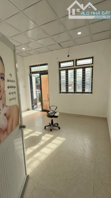 MẶT TIỀN CHỢ BÌNH LONG - NGAY NGUYỄN SƠN TÂN PHÚ - NGANG 8.8x 17.6 - 2 TẦNG - 5