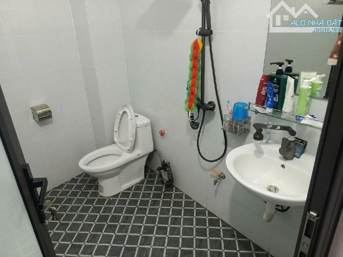 NHÀ MỚI KÍNH KOONG - SỔ ĐỎ CC - TRUNG TÂM THÔN 1 - GẦN TRƯỜNG THCS VẠN PHÚC - VÀI BƯỚC RA - 5