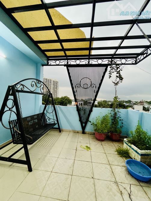 SÁT MẶT TIỀN NGUYỄN XIỂN Q9. TẦNG ĐÚC, 4PN, HẺM  XE TẢI, 5,68 tỷ (còn bớt) DÂN TRÍ CAO. - 5