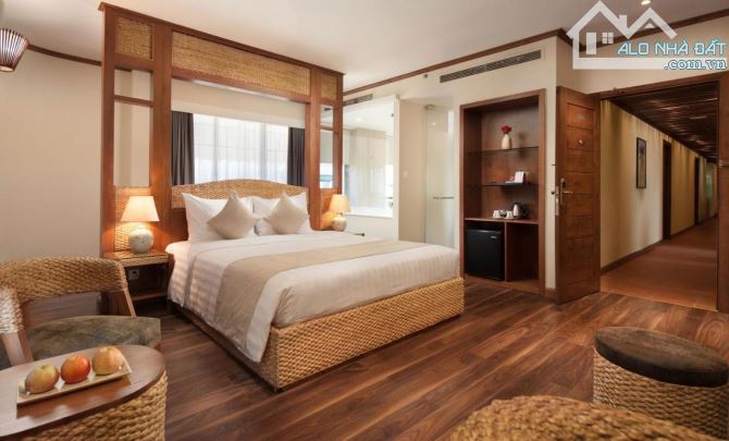 Bán Khách sạn mặt phố Phó Đức Chính 201m2 - 50 phòng - 11 tầng - Giá 179 tỷ - 5