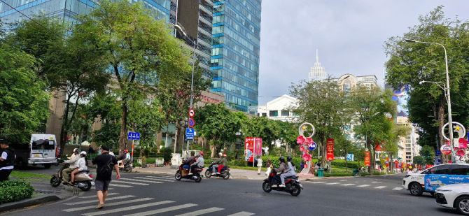 Nhà Hẻm Xe Hơi 5m, Trung Tâm Quận 1, 4 Tầng,  Cách Mặt Tiền 30m, cách 1500m tới Wincom Q.1 - 6