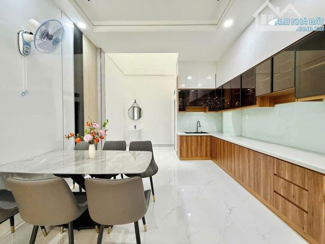 CHỈ 3 TỶ CÓ NGAY CĂN NHÀ NGUYỄN KIỆM, PHÚ NHUẬN/ 63,5m2/ SHR CHÍNH CHỦ/ HẺM OTO 6m - 6