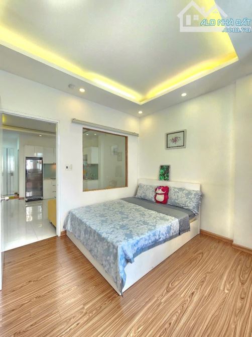 CĂN HỘ TÁCH BẾP FULL NỘI THẤT CỬA SỔ CỰC RỘNG NGAY VỊ TRÍ QUẬN 1 - 6