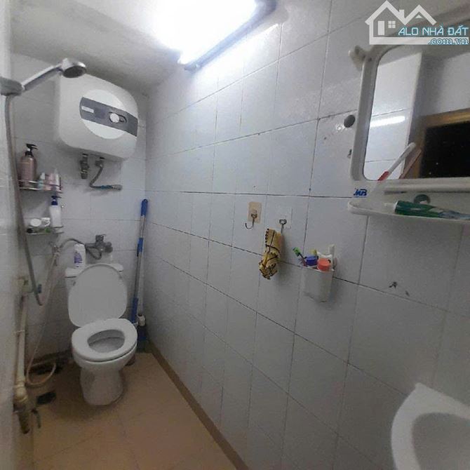 Văn Hương - Mặt ngõ ba gác phi - Trước nhà rộng 2m - Nhà dân xây chắc chắn - Gần hồ - 6