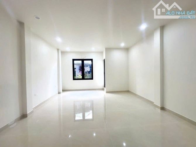Quan Thổ 3 - Mặt ngõ thông kinh doanh - Ba gác phi - 50m ra mặt phố - Thang máy nhập khẩu - 6