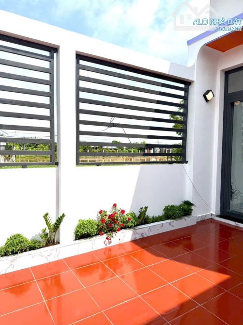 Nhà 100m2 4*25 SHR mặt tiền đường Tập Đoàn 8 Mỹ Lộc Cần Giuộc xe hơi vivu - 6