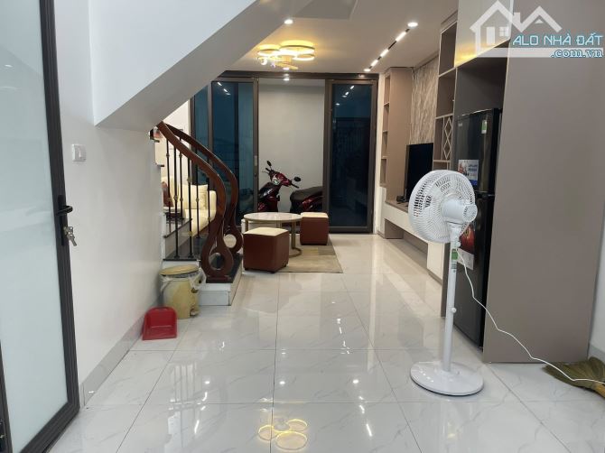 HOÀNG HOA THÁM – 45M² – 3 TẦNG – MT 4.1M – 8.1 TỶ - 6