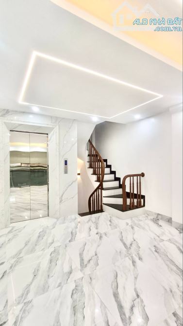 Nhà mới mặt phố Hoàng Mai, oto ngủ trong nhà, thang máy xịn, thiết kế đẹp sang trọng