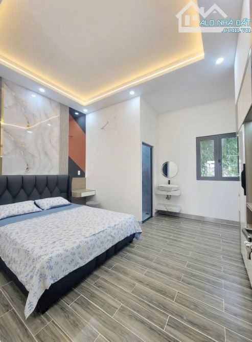 Nhà mới 3 tầng HXH, 1 xẹt Linh Đông, SHR vuông A4, DT 120m2 giá 6.8 tỷ - 6