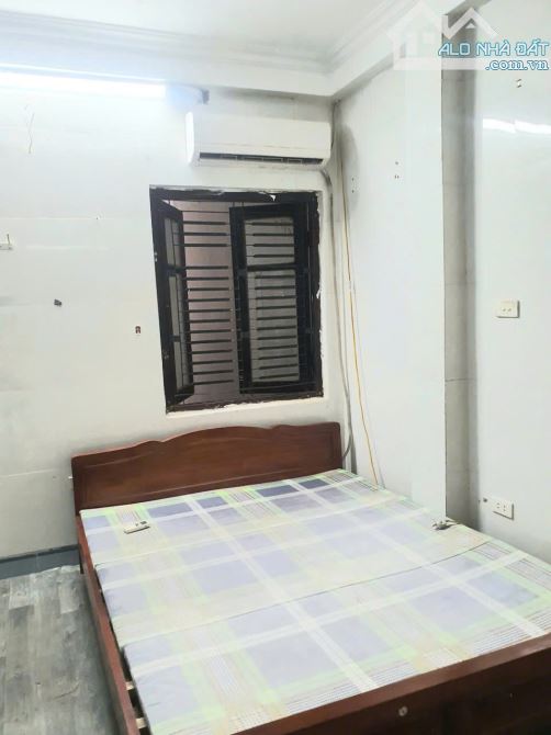 Chuyển công tác bán rẻ ! DT100m2, 5 tầng ,Vũ Ngọc Phan, Cthuê 65tr/ Th - 6