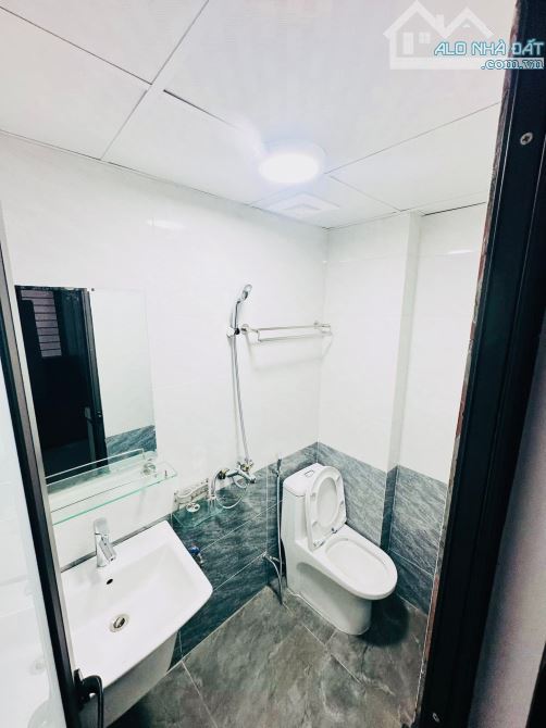 Toà CCMN 7 tầng thang máy, lô góc Minh Khai, oto vào nhà, 28 phòng ~ 130 tr/th.Giá 28.5 tỷ