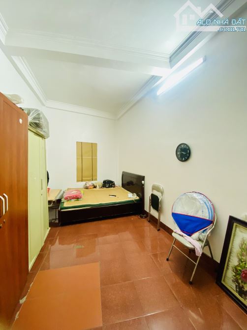 Bán nhà riêng dân xây 62m2 tại Đức Giang- ô tô đỗ cửa, nội thất gỗ Gụ- 15 tỷ - 6