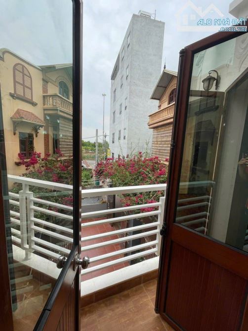 BÁN GẤP BIỆT THỰ MINI - NHÀ 58M² – 3 TẦNG – MẶT TIỀN 11M – Ô TÔ ĐỖ CỬA - NHỈNH 7TỶ. - 7