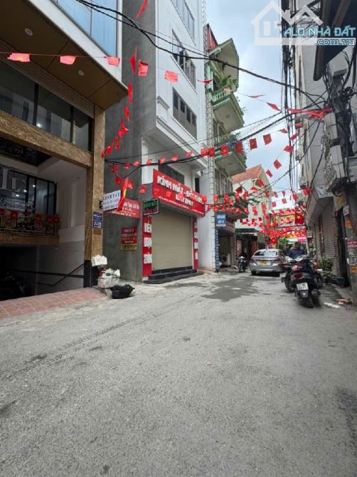 31.9 Tỷ/9 Tầng /5 M tiền / Lô Góc/ 65 m2/ Ô tô chánh/ Mễ Trì - 7