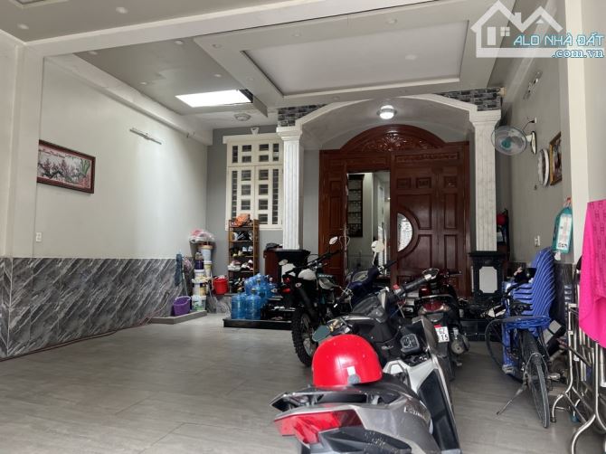 BÁN BIỆT THỰ 3 TẦNG, MẶT TIỀN KHU VIP QUẬN 12,  GIÁ CHỈ 18 TỶ - 7