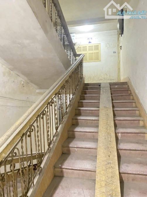 TẬP THỂ PHẠM VĂN ĐỒNG - LÔ GÓC - Ô TÔ ĐỖ CHÂN TOÀ NHÀ- DT: 51/60M, TẦNG DƯỚI 5, GIÁ 3.8 TỶ - 7