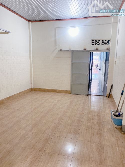 Hạ giá 500tr từ 6tỷ5 còn 6tỷ bán căn nhà mặt đường chợ trại bò phường Long Bình - 7