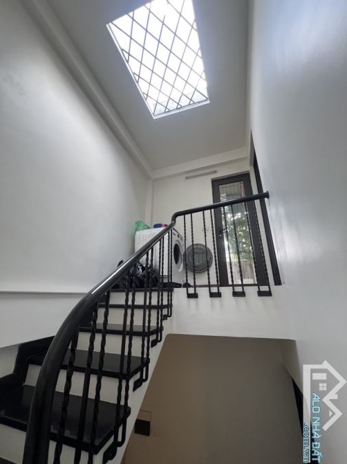 Ô tô tới cửa nhà đẹp ở ngay 40m x 5 tầng , ngõ 67 Nguyễn văn cừ giá 8.x tỷ - 7