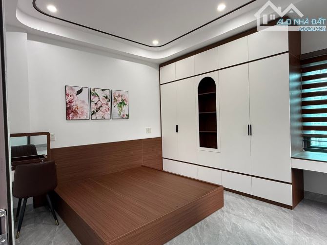 Cần bán nhà 3 tầng dt 64m2, mặt 4,1m, nở hậu, hướng Tây. Vị trí ngõ Vũ Hựu thông các ngả - 7
