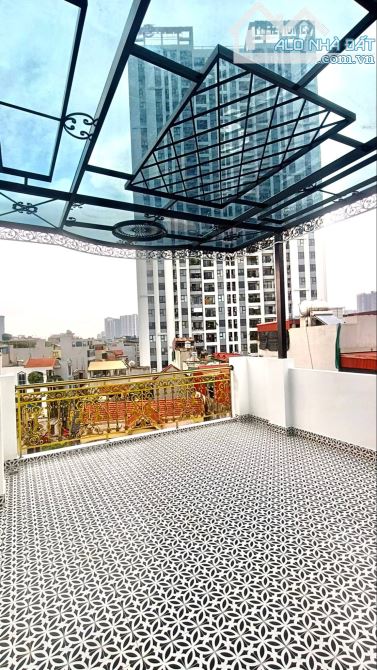 Nhà mới mặt phố Hoàng Mai, oto ngủ trong nhà, thang máy xịn, thiết kế đẹp sang trọng