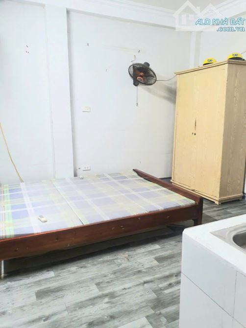 Chuyển công tác bán rẻ ! DT100m2, 5 tầng ,Vũ Ngọc Phan, Cthuê 65tr/ Th - 7