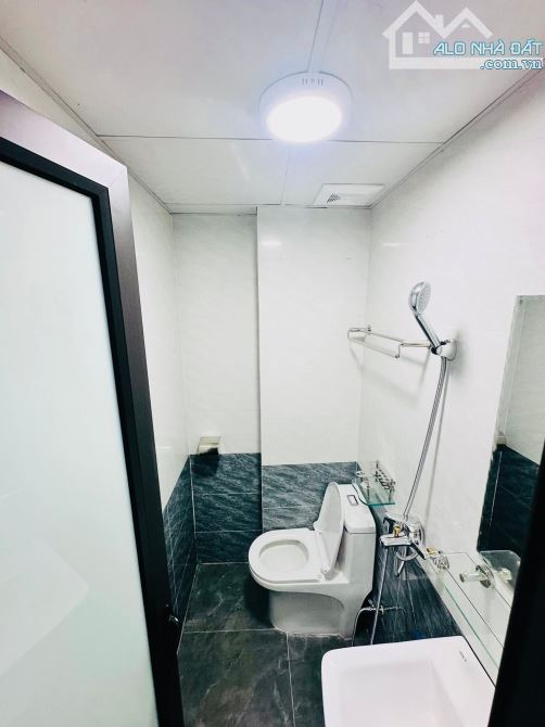 Toà CCMN 7 tầng thang máy, lô góc Minh Khai, oto vào nhà, 28 phòng ~ 130 tr/th.Giá 28.5 tỷ